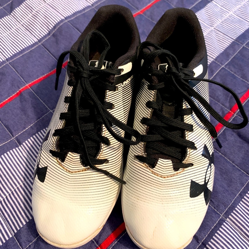Under Armor Baseball Cleats Boys Size 1Y
